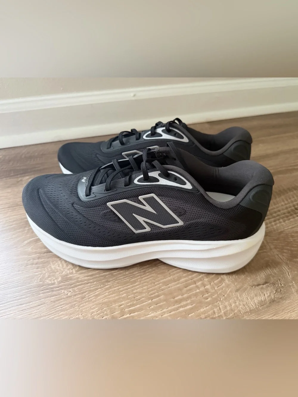 New Balance 680 v9 Men's Black and White Athletic Running Shoes